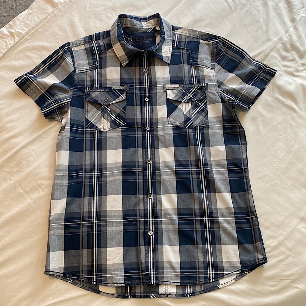 Men’s Guess Short Sleeve Button Down Shirt Blue & White Size Large
